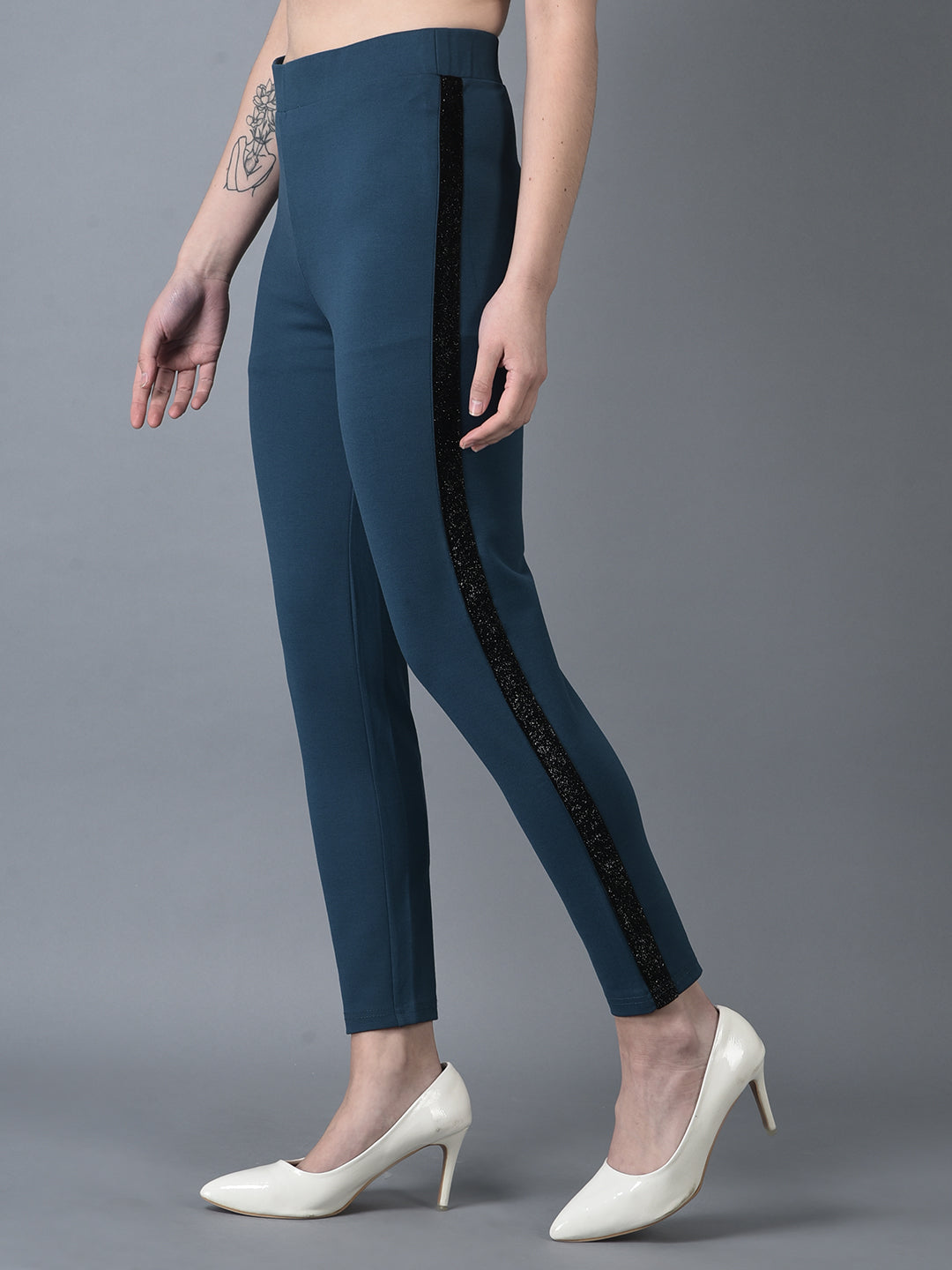 Women Slim Fit And With Black Metallic Tape Jeggings