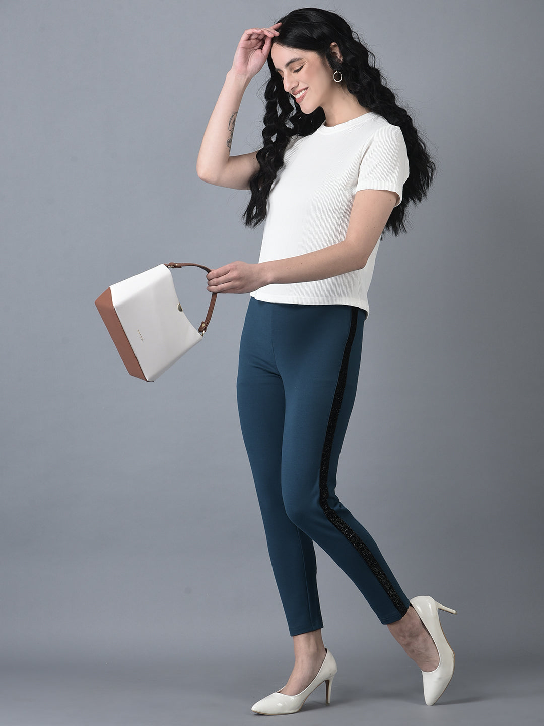 Women Slim Fit And With Black Metallic Tape Jeggings