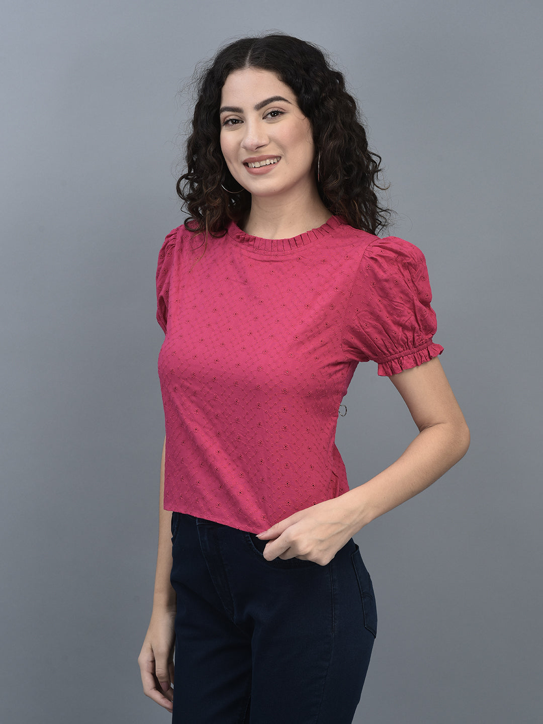 Canoe Women Round Neck Short Sleeves Crop Top